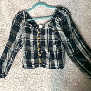 Black/white/gray shirt